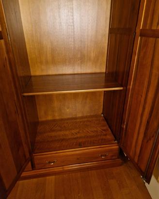 armadio in noce nazionale