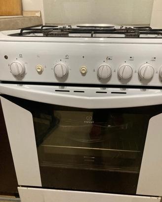 Forno a gas con piano cottura a 4 fuochi
