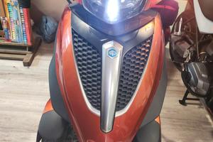 Piaggio MP3 300 hpe scooter a 3 ruote