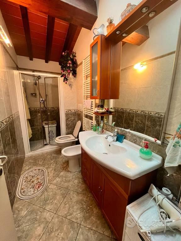 Rustico / Casale di 440 m² con più di 5 locali a P - Vista 5