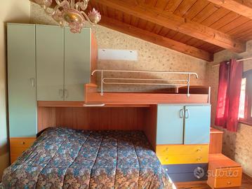 Armadio con letto a castello 
