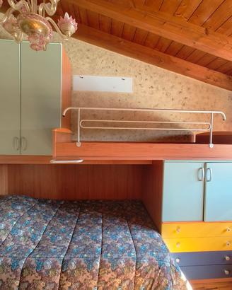 Armadio con letto a castello 