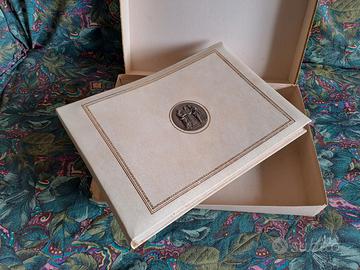 Album vintage per foto matrimonio con carillon.