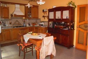 Casa indipendente di 100 m² con 4 locali e posto a