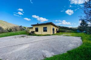 Attività / Licenza di 120 m² con 2 locali a Poggio