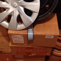 4 Cerchi in ferro 15" + Copricerchi Toyota