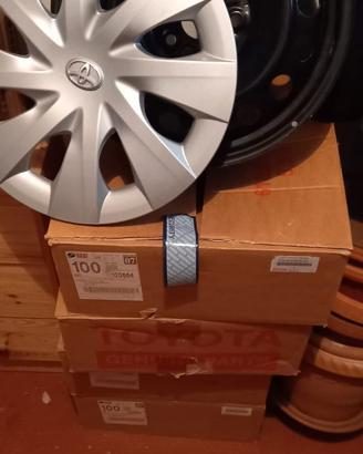 4 Cerchi in ferro 15" + Copricerchi Toyota