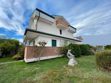 Villetta a schiera di 220 m² con più di 5 locali e