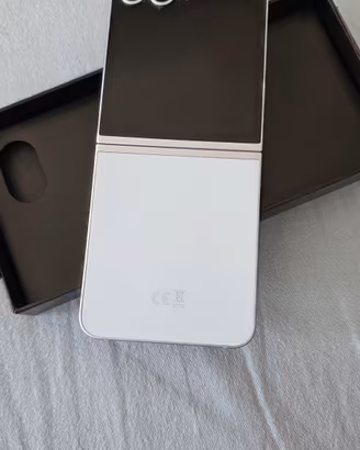 Samsung Galaxy ZFlip6