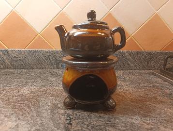 Bruciaessenze a forma di teiera su fornello