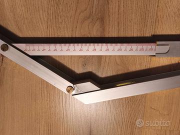 Misuratore di angoli e fuori squadro