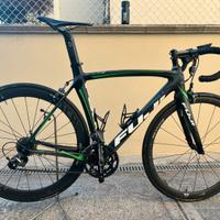 Bici Fuji SST carbonio