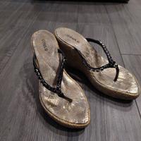 Sandali infradito con zeppa