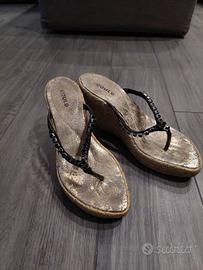 Sandali infradito con zeppa