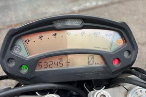 Ducati monster 696