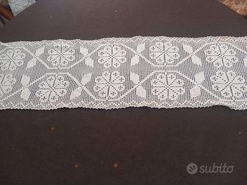 centrotavola a mano ad uncinetto