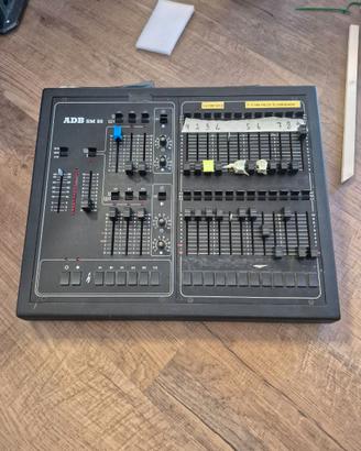 MIXER E AMPLIFICATORE AUDIO CONSOLE LUCI