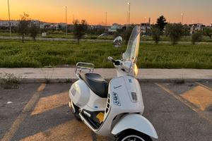 Vespa 300 gts