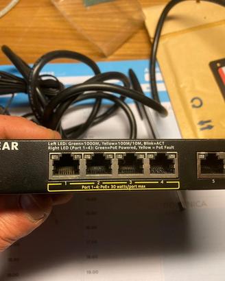 NETGEAR GS305P Versione PoE