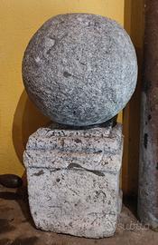 Antico capitello pinnacolo sfera pietra scolpita 