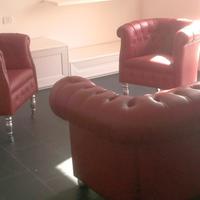 Chesterfiled: Divano 2 posti e 2 poltorne