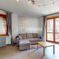 QUADRILOCALE CON AMPIO BOX AUTO!