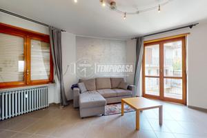 QUADRILOCALE CON AMPIO BOX AUTO!