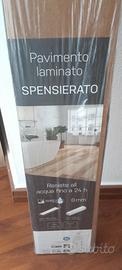 Laminato Rovere Grigio + Battiscopa