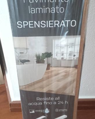 Laminato Rovere Grigio + Battiscopa