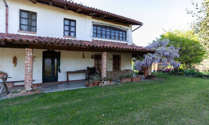 Villa con ampio giardino privato e terreno