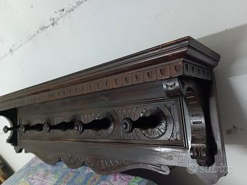 Appendiabiti  con cassapanca. 