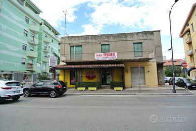 Casa indipendente con corte privata