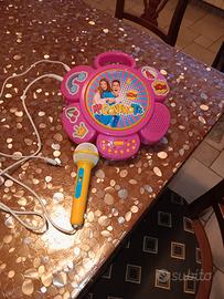 Karaoke dei Me contro te e gioco stella a tasti