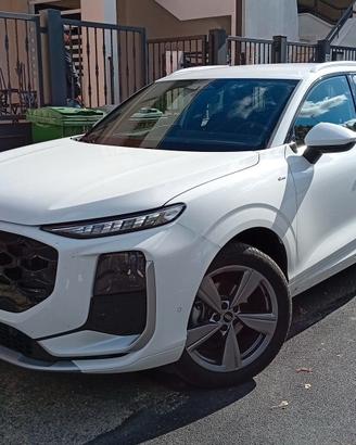 Audi Q3 TFSI 110 kW S tronic Line edition