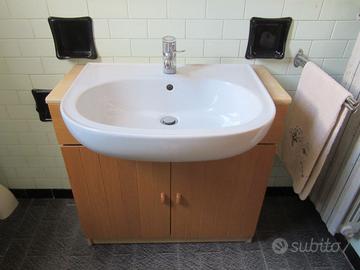 Arredo bagno completo in legno