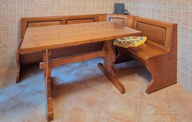 Tavolo e panca in legno € 100 cad.
