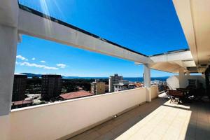 Attico di ampia superficie con terrazza e stupe...