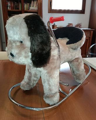 cagnolino a dondolo di peluche 