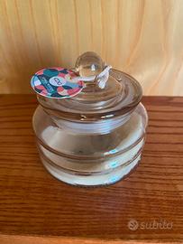 Vaso quasi vuoto di candela profumata