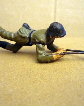 LINEOL Mass Fig. "Soldier with Wire-Pliers" 1930