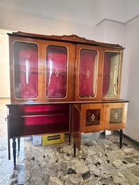 Credenza vintage in legno con ante in vetro
