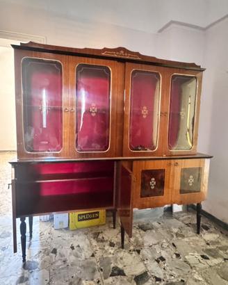 Credenza vintage in legno con ante in vetro