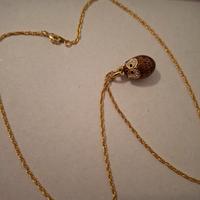Catenina con ciondolo Fabergé. 