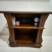 Mobile antico in legno lavorato – stile classico