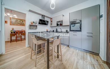 Villa a Laveno-Mombello 5 locali