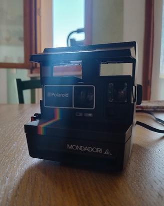 Polaroid 600 land camera
