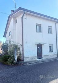 Casetta accostata con grande potenziale