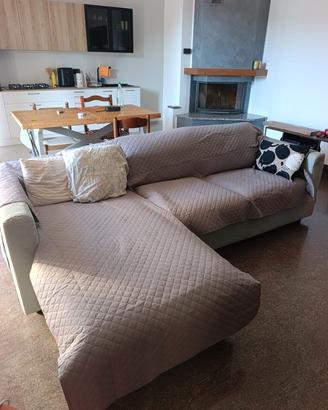 divano 3 posti Ikea con chaise longue 