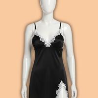 Sottoveste nera satin con dettagli in pizzo bianco