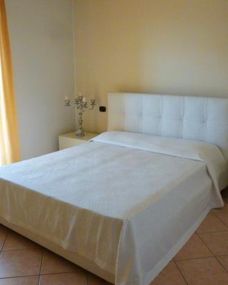 CAMERA MATRIMONIALE: LETTO +  2 COMODINI BONTEMPI